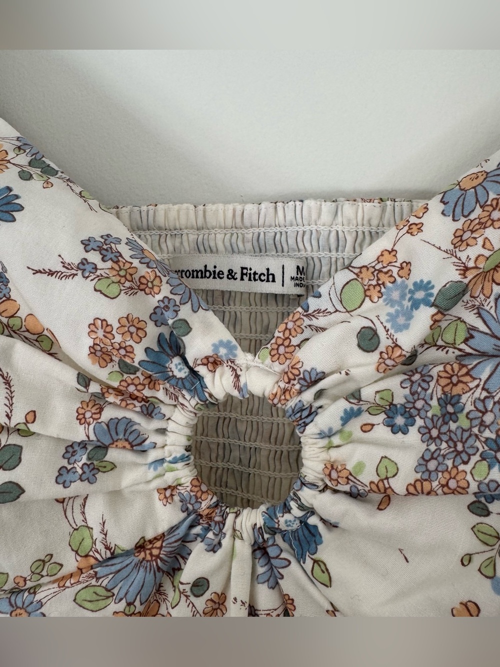 Abercrombie Floral White Puff Sleeve Top Size Medium 60% Cotton - Picture 2 of 5
